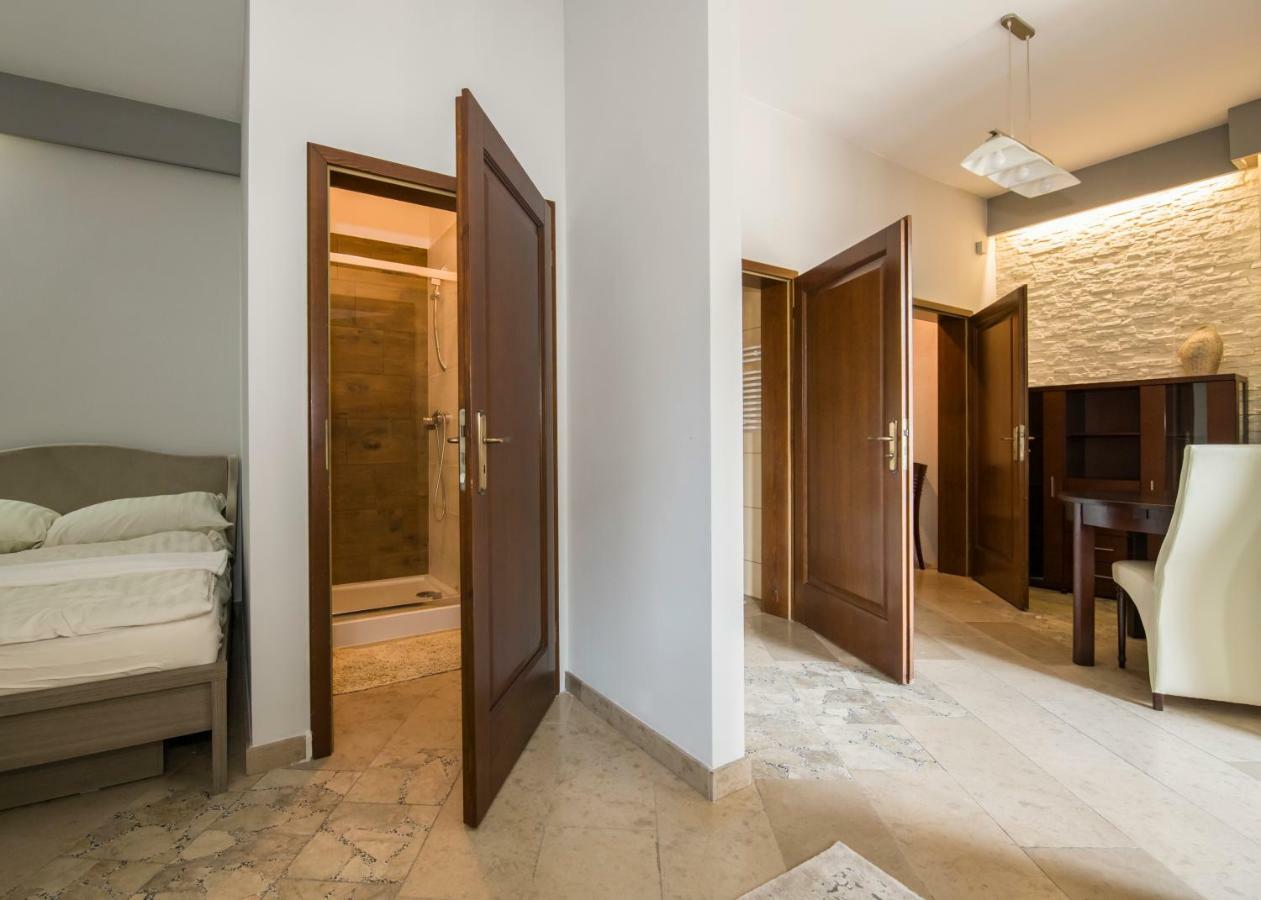 Apartamenty Na Warszawskiej Sieradz Luaran gambar