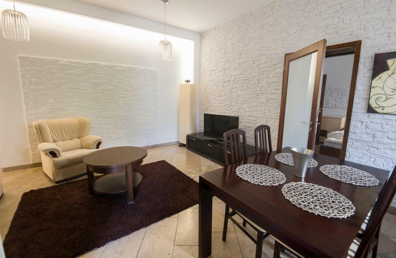 Apartamenty Na Warszawskiej Sieradz Luaran gambar
